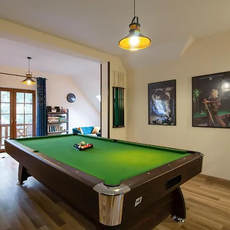 3 Bedroom Awesome In Holiday home *